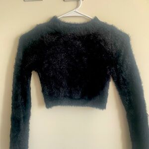 Fluffy long sleeve crop top